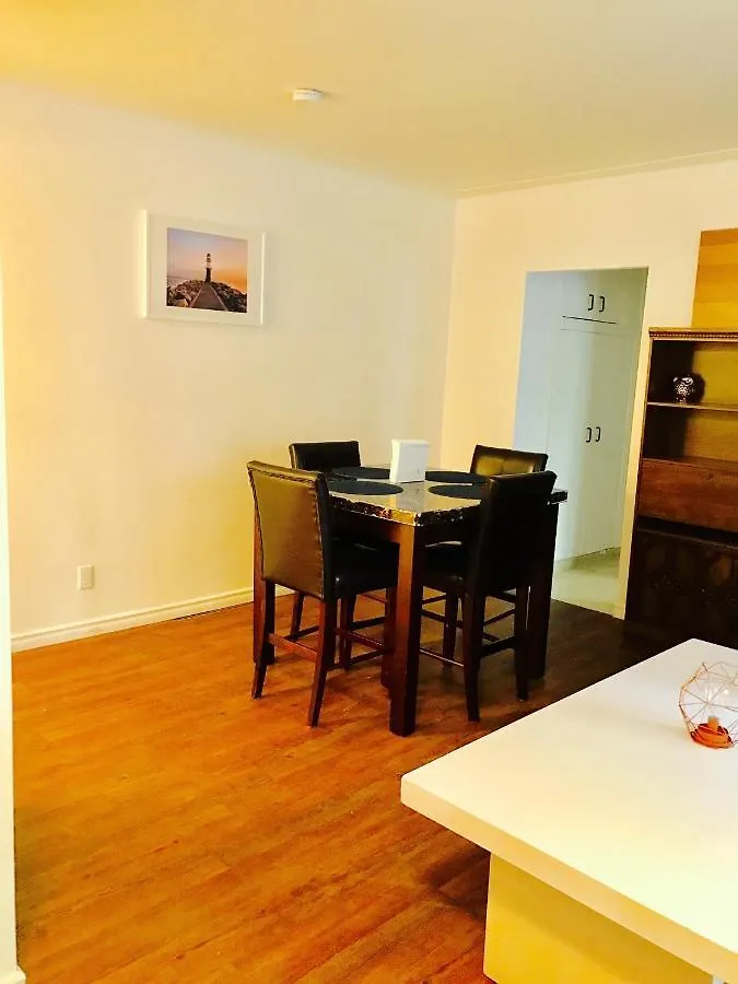 Apartment Stylish Montreal Apartment: Comfortable Stay In The Golden Square Mile