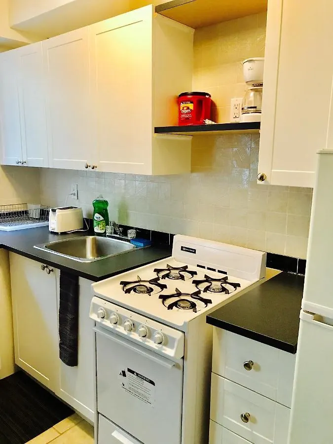 Stylish Montreal Apartment: Comfortable Stay In The Golden Square Mile Apartment